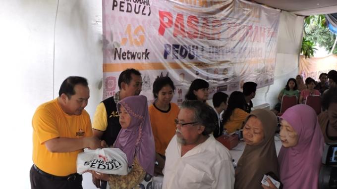 artha-graha-peduli-gelar-pasar-murah-natal-dan-tahun-baru_20151214_003003